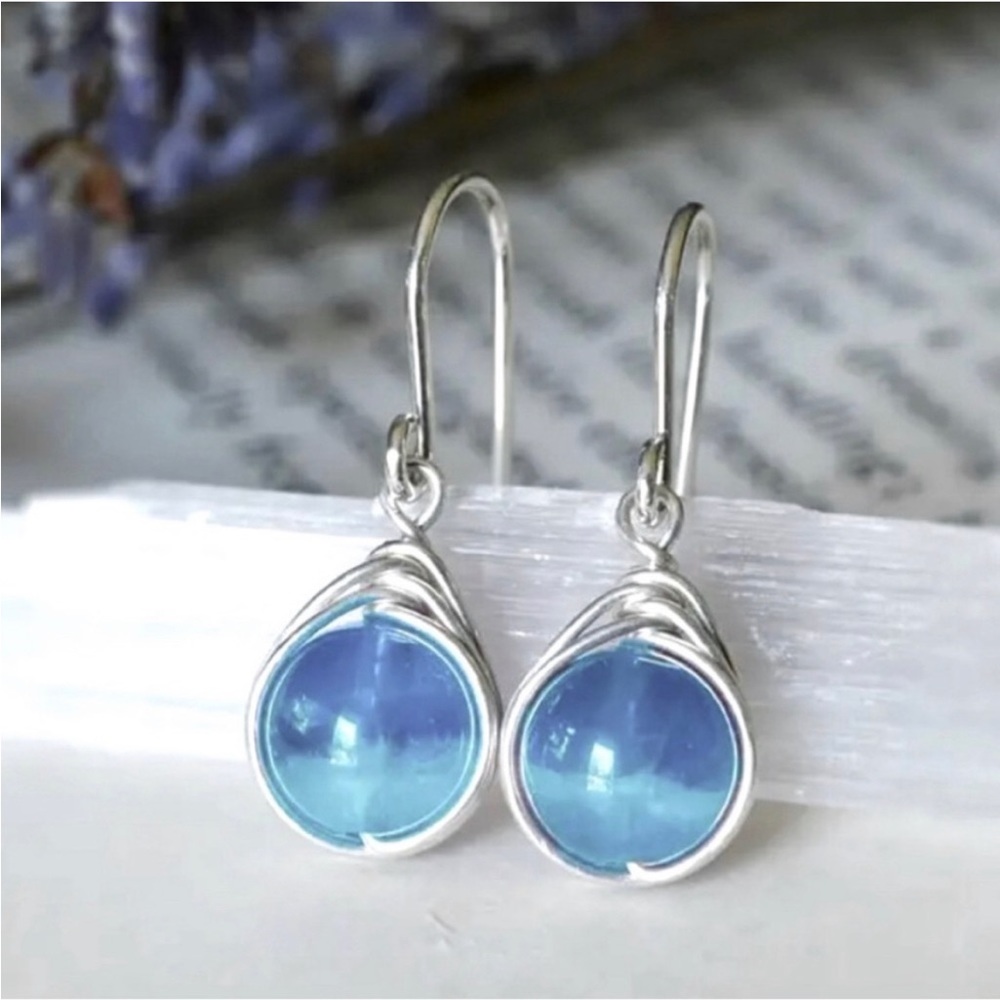 Dainty minimalist earrings